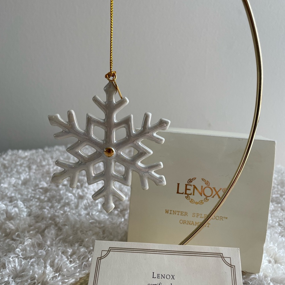 Lenox The Winter Splendor Ornament Snowflake Fine China with 24K Gold F492481